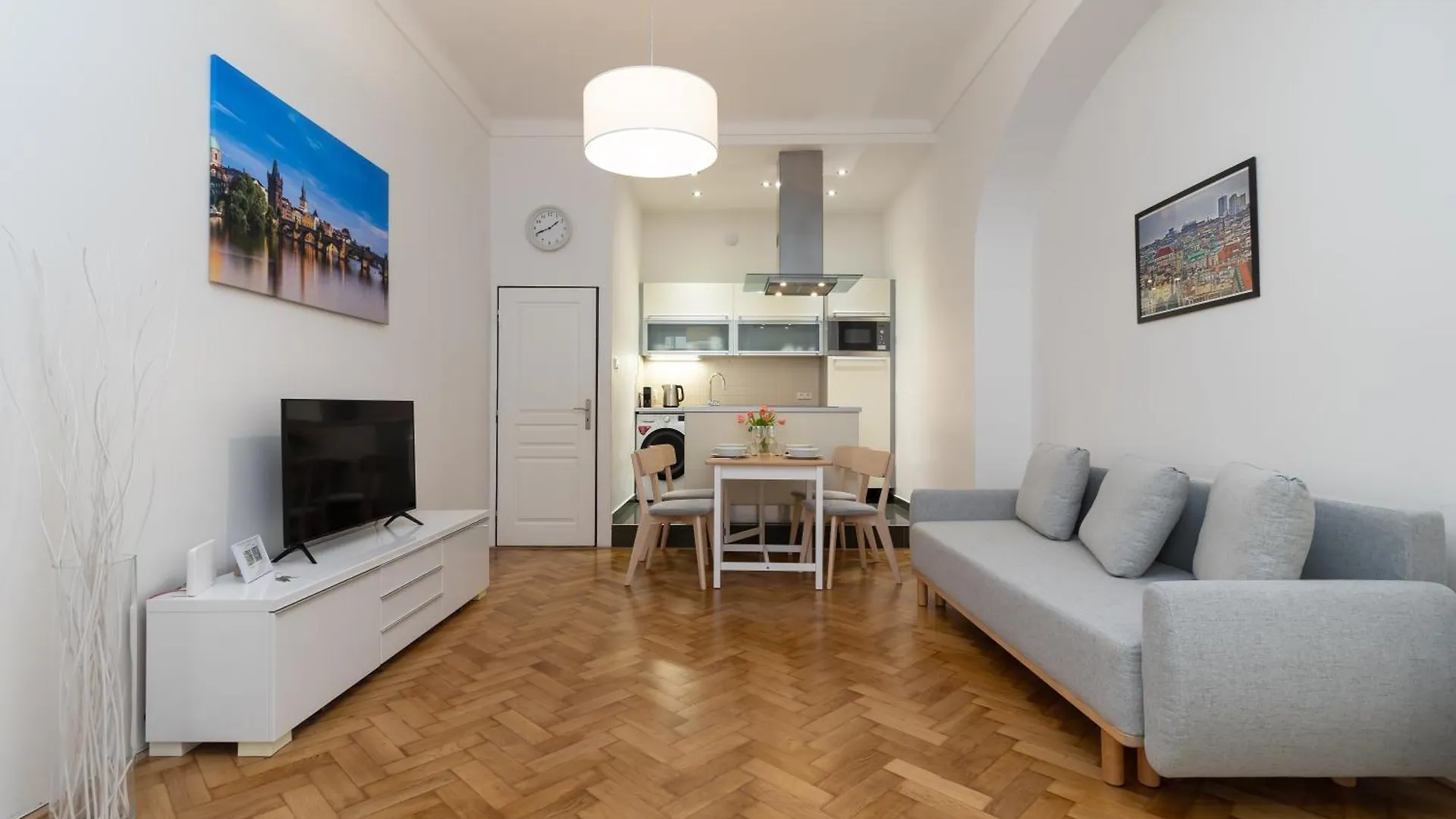 The Best Location In Prague, Charles Bridge & Old Town Square براغ